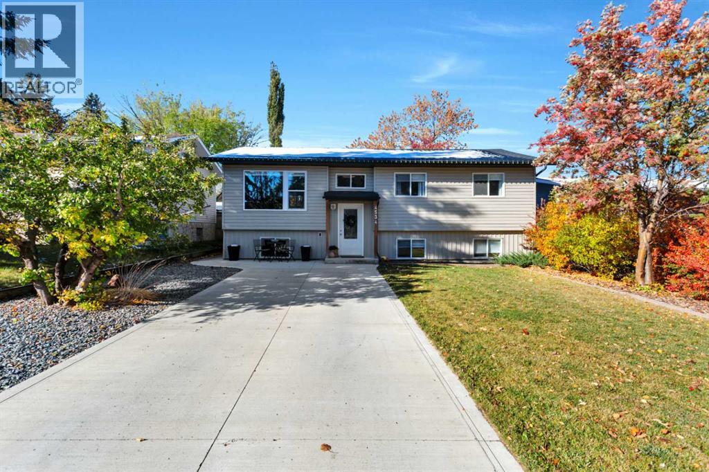 4534 46 Street, Sylvan Lake, Alberta  T4S 1L3 - Photo 1 - A2352207