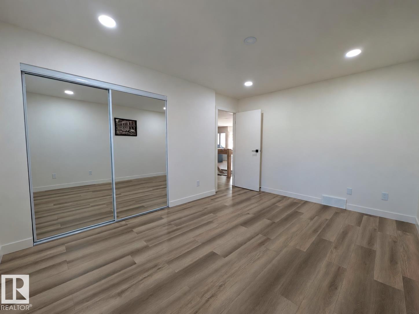 10672 153 AV NW