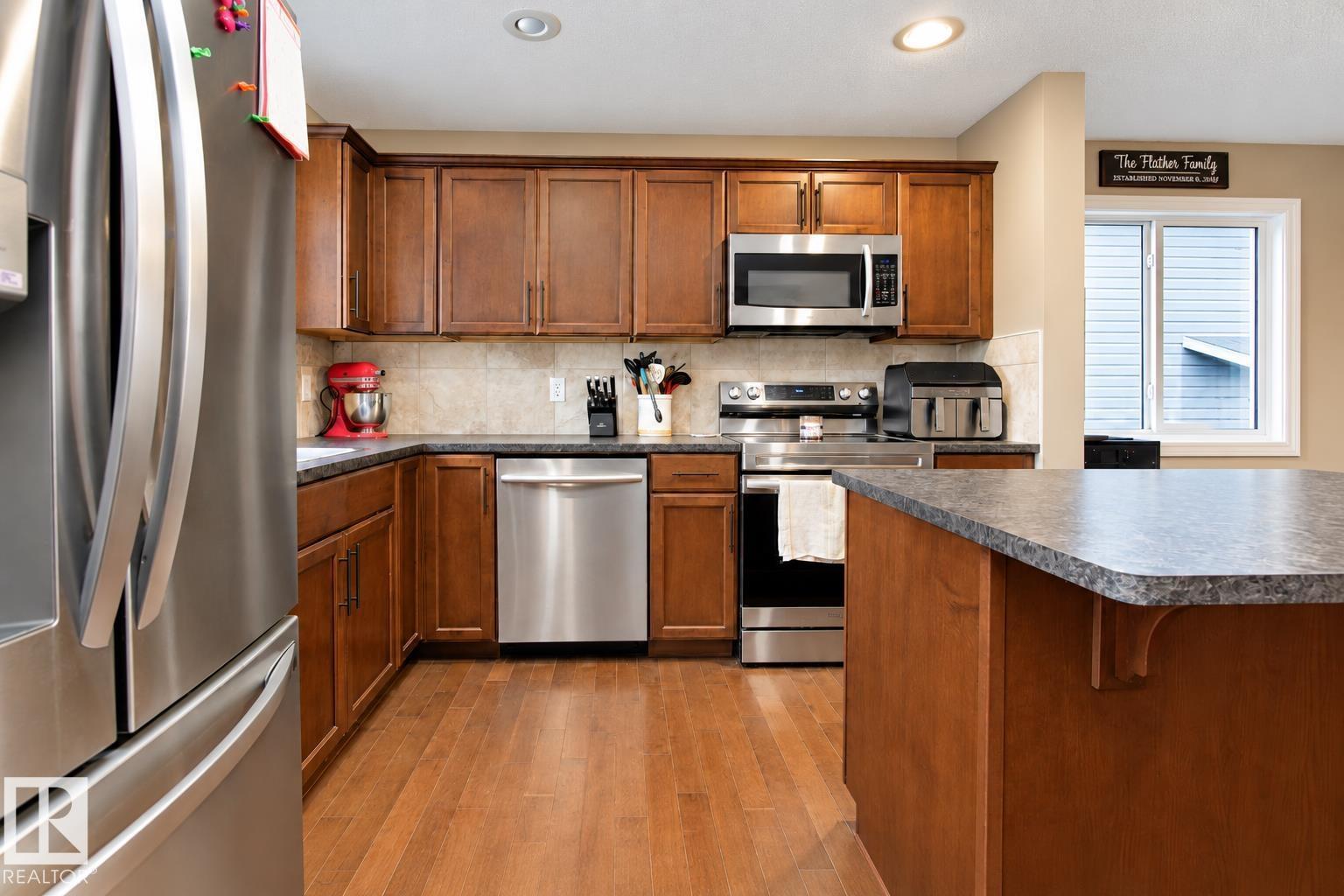 1316 29 AV NW
