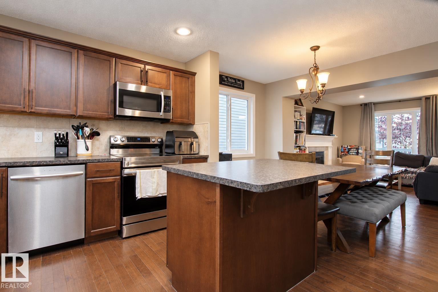 1316 29 AV NW