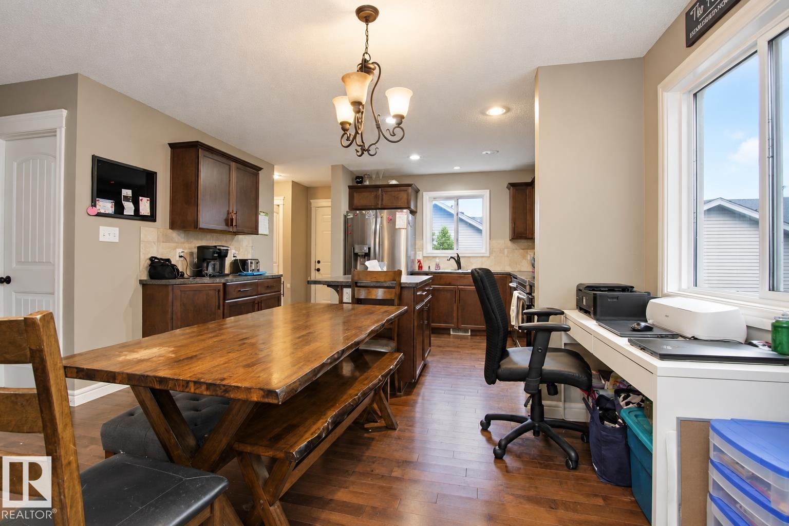 1316 29 AV NW
