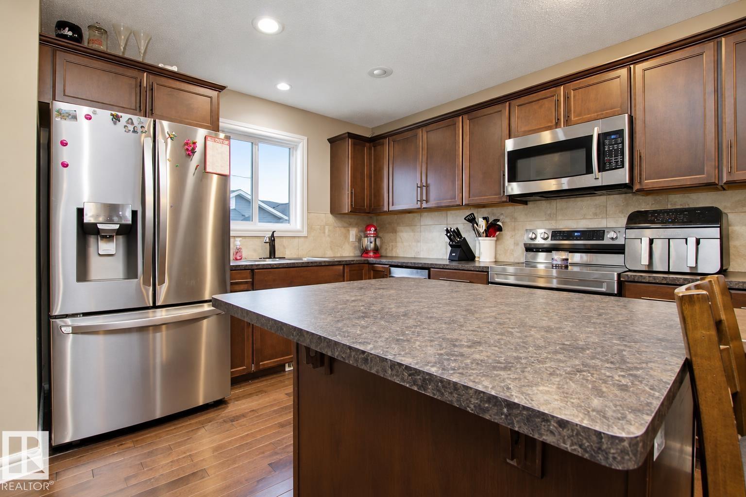 1316 29 AV NW