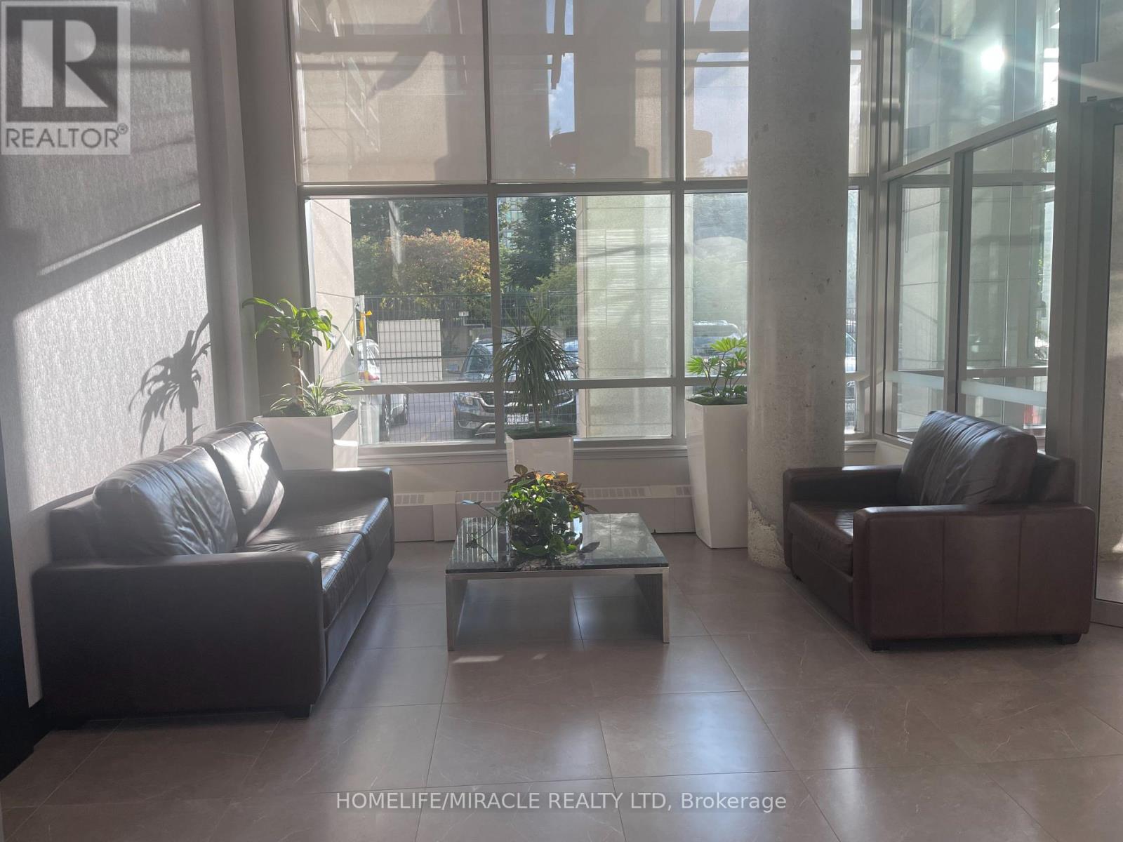 2108 - 3504 Hurontario Street, Mississauga, Ontario  L5B 0B9 - Photo 4 - W13876406