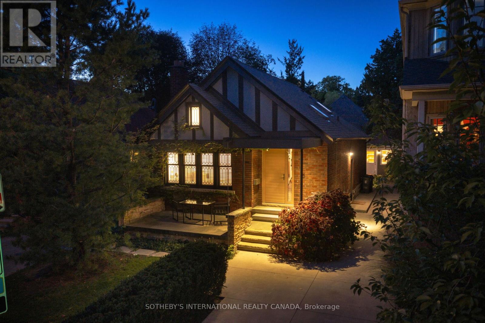 16 Sunnybrook Road, Toronto (High Park-Swansea), Ontario  M6S 1G2 - Photo 2 - W14086466