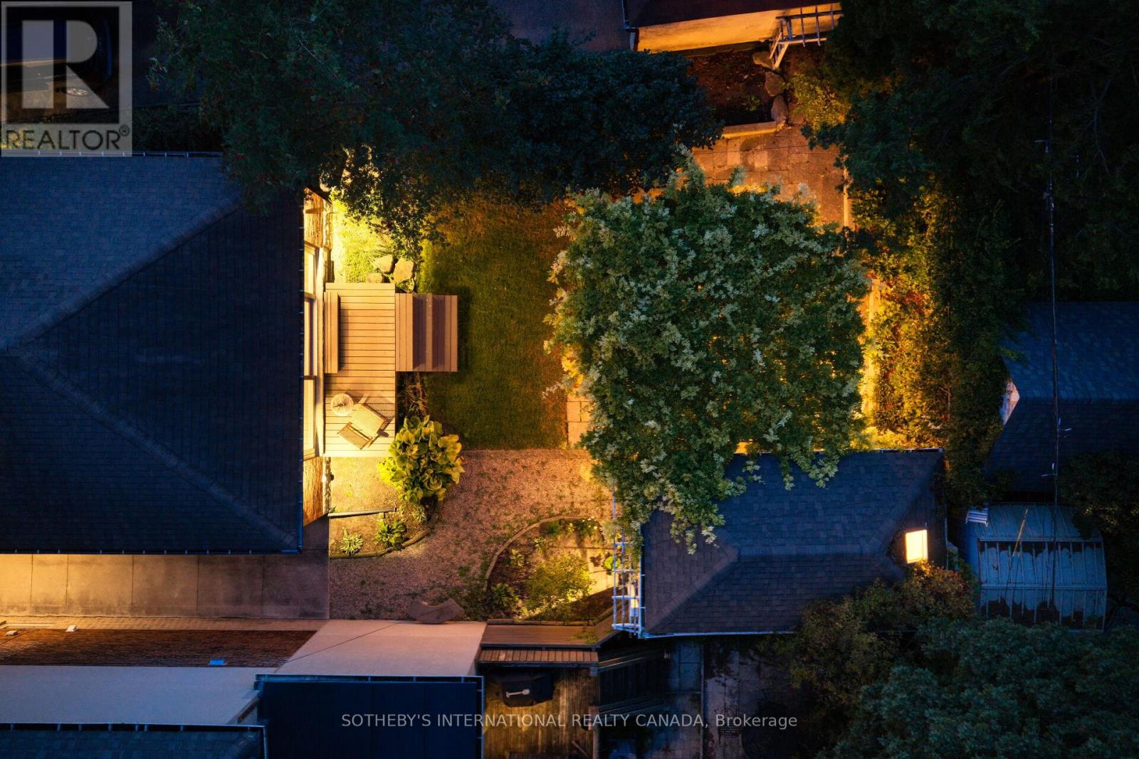 16 Sunnybrook Road, Toronto (High Park-Swansea), Ontario  M6S 1G2 - Photo 4 - W14086466