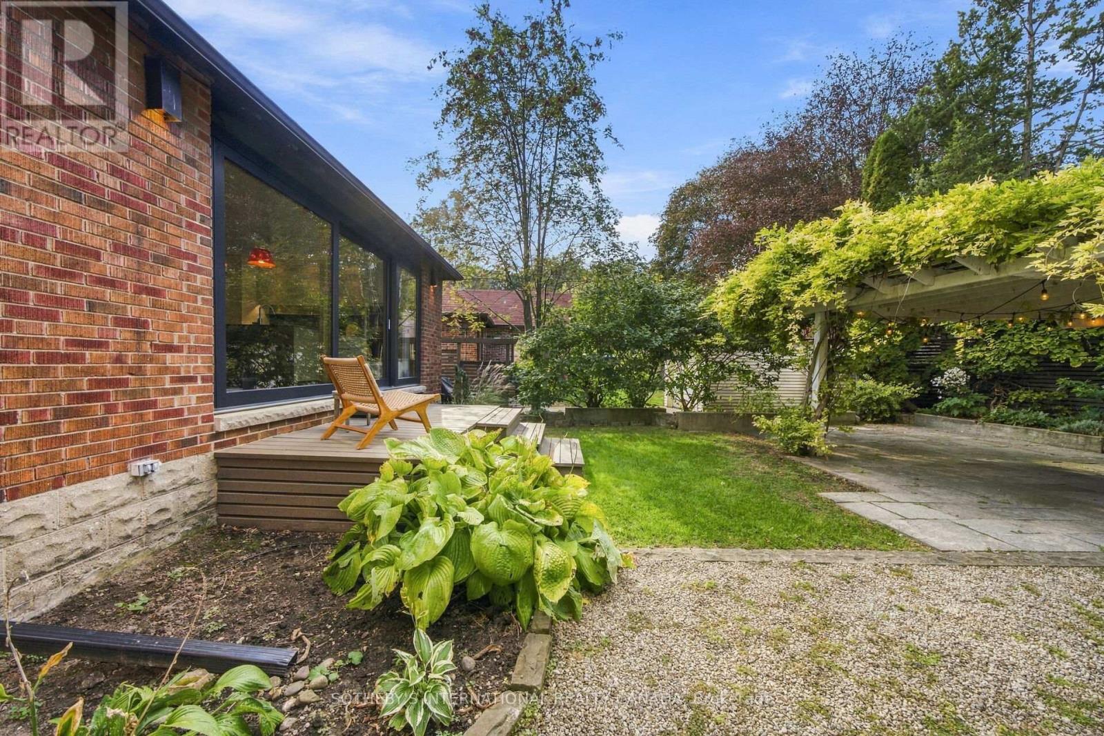 16 Sunnybrook Road, Toronto (High Park-Swansea), Ontario  M6S 1G2 - Photo 41 - W14086466