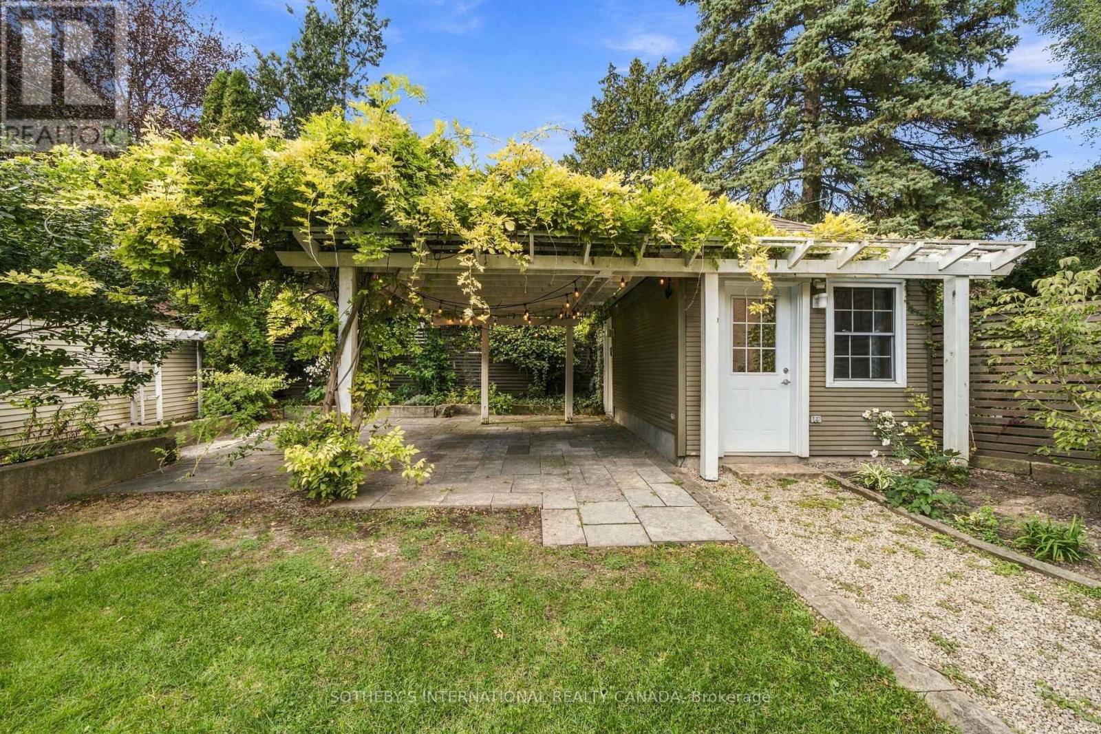 16 Sunnybrook Road, Toronto (High Park-Swansea), Ontario  M6S 1G2 - Photo 42 - W14086466