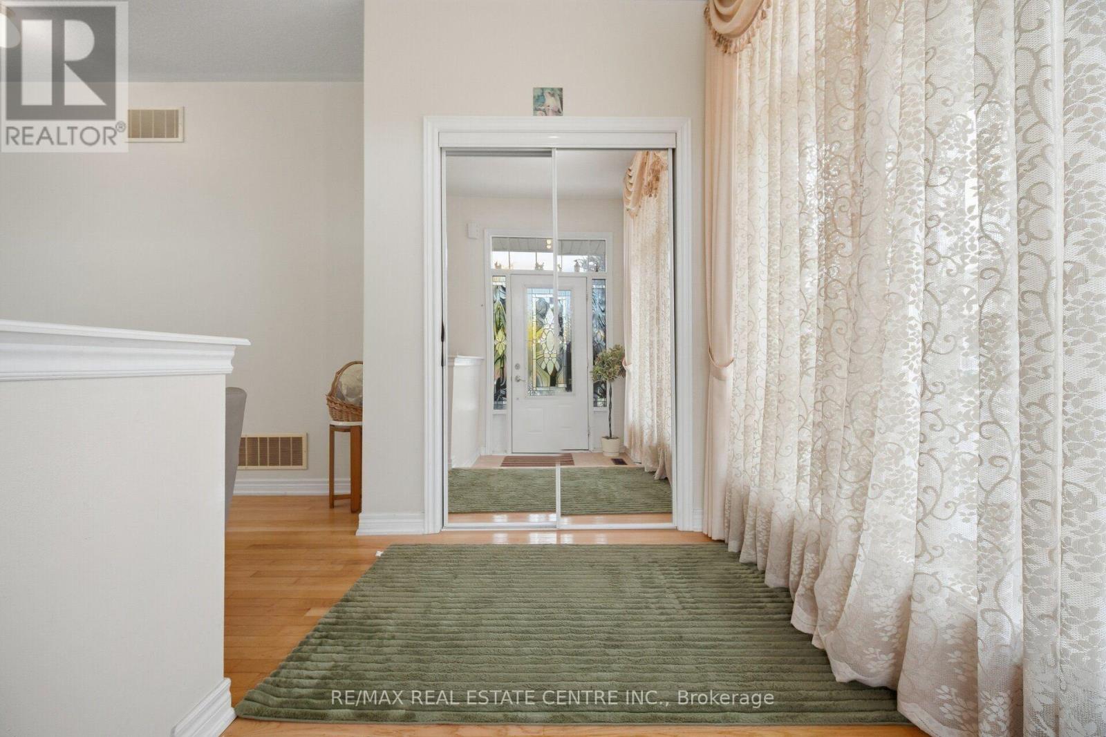 65 Connolly Crescent, Brampton, Ontario  L6R 0G8 - Photo 7 - W14086564