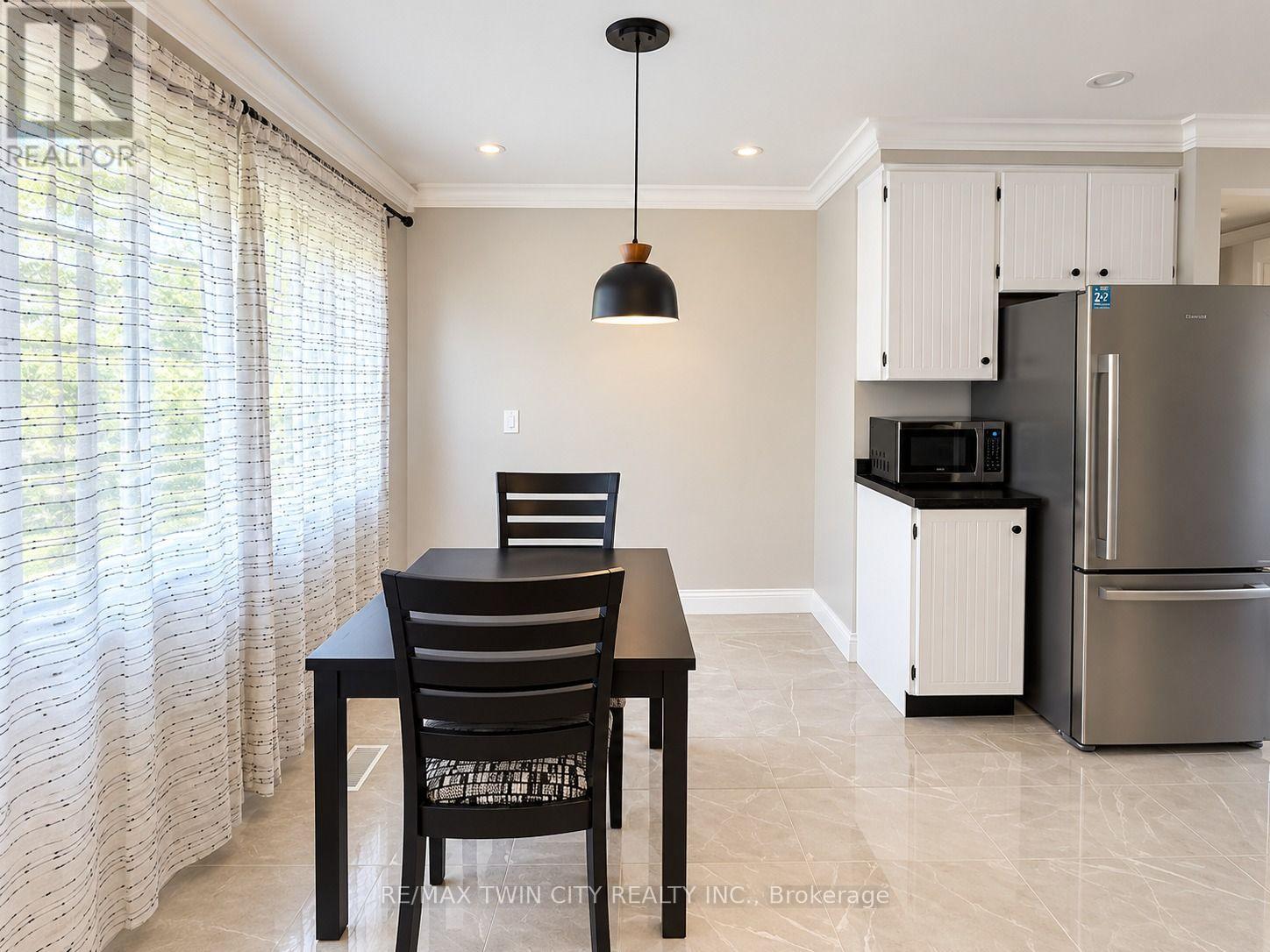 100 - 30 Green Valley Drive, Kitchener, Ontario  N2P 1G8 - Photo 4 - X14086528