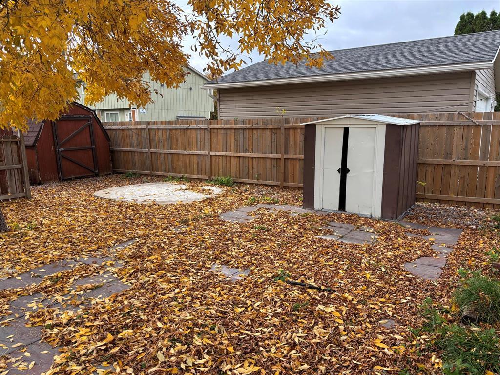 942 Summerside Avenue Winnipeg Manitoba Canada R3T3A9 2