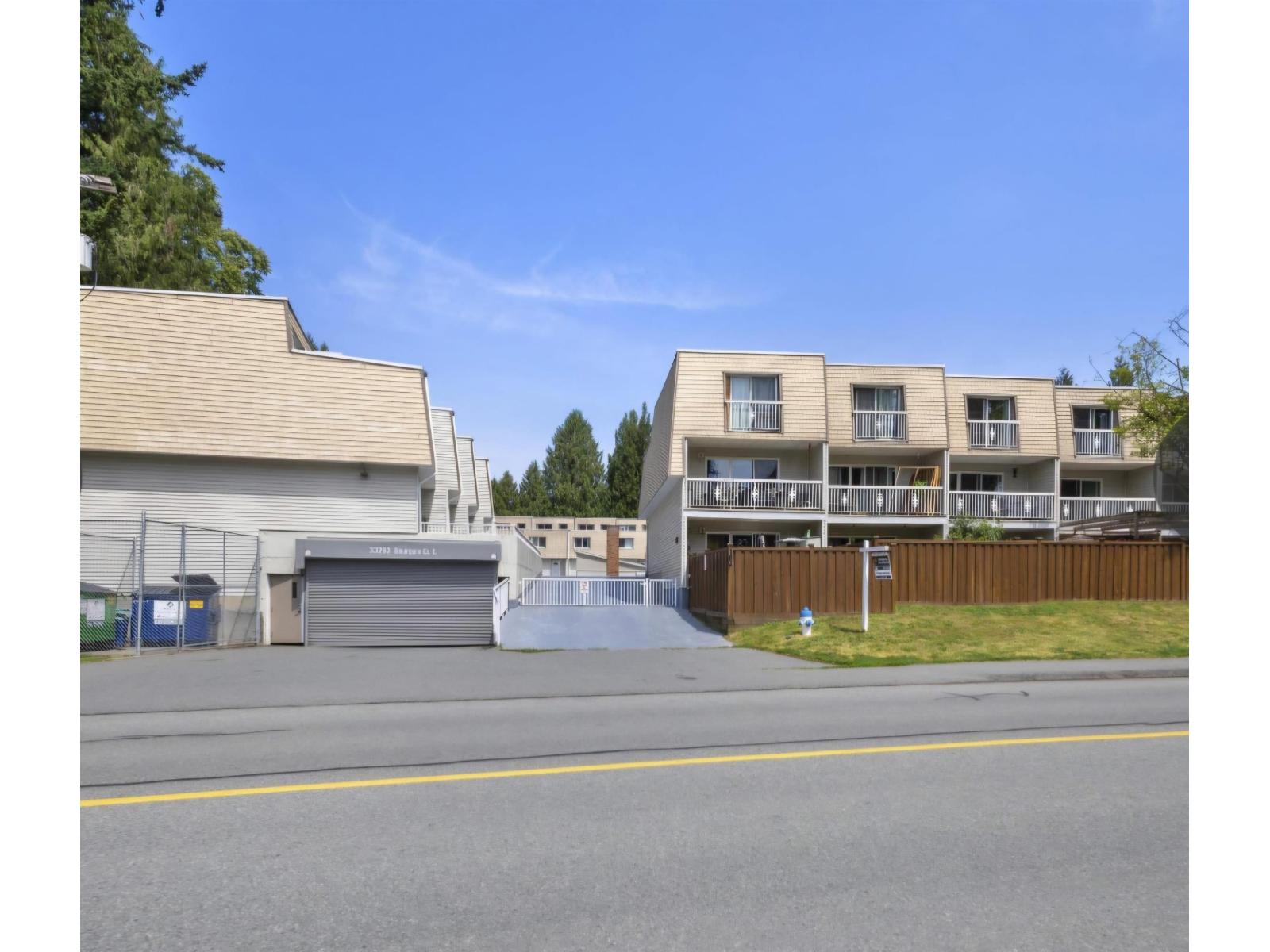 2 33293 E Bourquin Crescent, Abbotsford, British Columbia  V2S 1Y2 - Photo 2 - R3175442