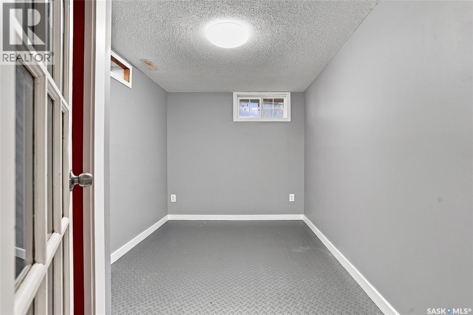 401 2nd Street E, Langham, Saskatchewan  S0K 2L0 - Photo 28 - SK051276
