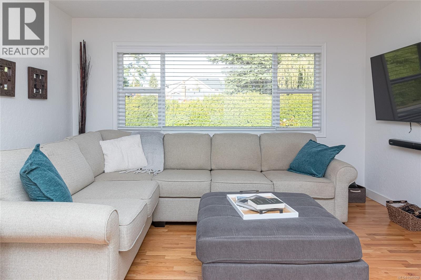 3945 Dawe Rd, Saanich, British Columbia  V8N 4H5 - Photo 5 - 1049209