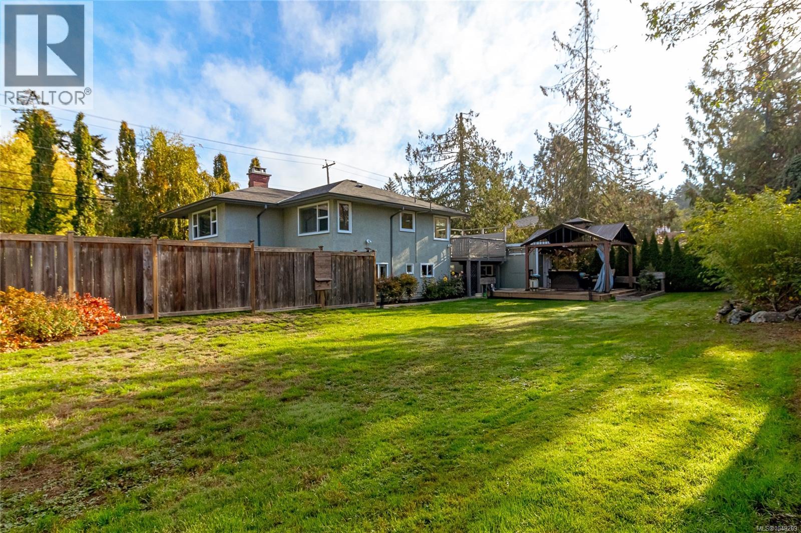 3945 Dawe Rd, Saanich, British Columbia  V8N 4H5 - Photo 66 - 1049209