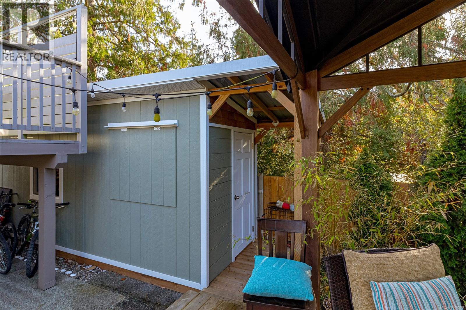 3945 Dawe Rd, Saanich, British Columbia  V8N 4H5 - Photo 63 - 1049209