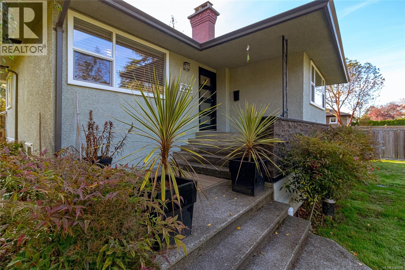 3945 Dawe Rd, Saanich, British Columbia  V8N 4H5 - Photo 57 - 1049209