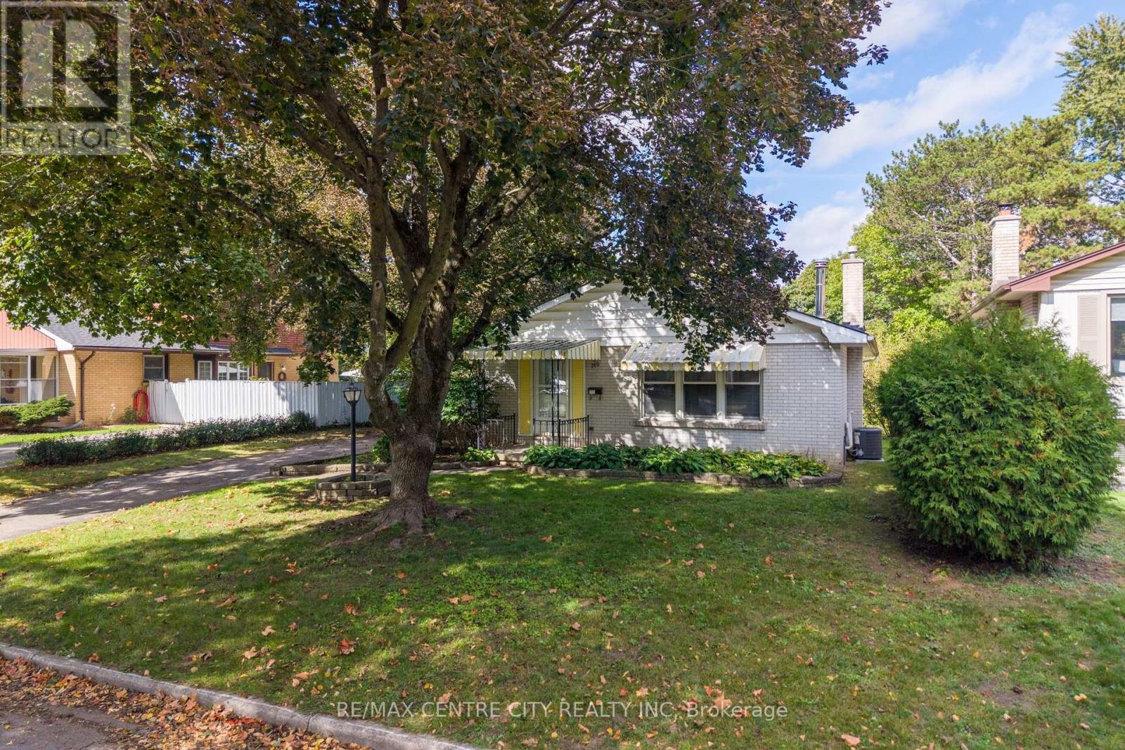740 Dunboyne Crescent, London North, Ontario  N5X 1Y1 - Photo 2 - X14086966