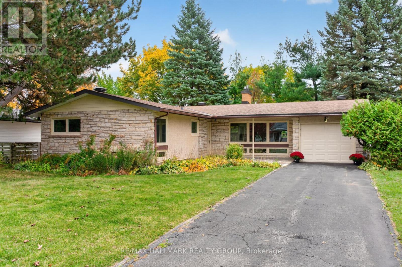 9 CLEADON DRIVE, Ottawa, Ontario