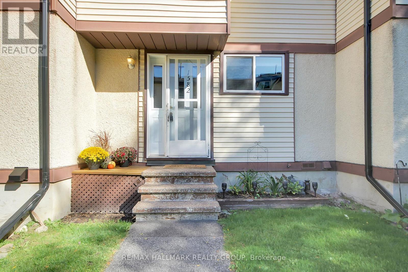 61 - 1582 FEATHER LANE, Ottawa, Ontario