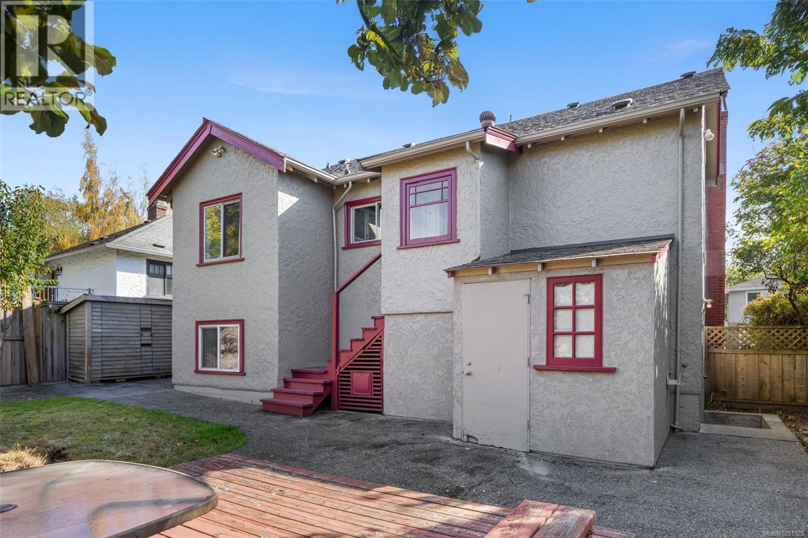 978 Lovat Ave
