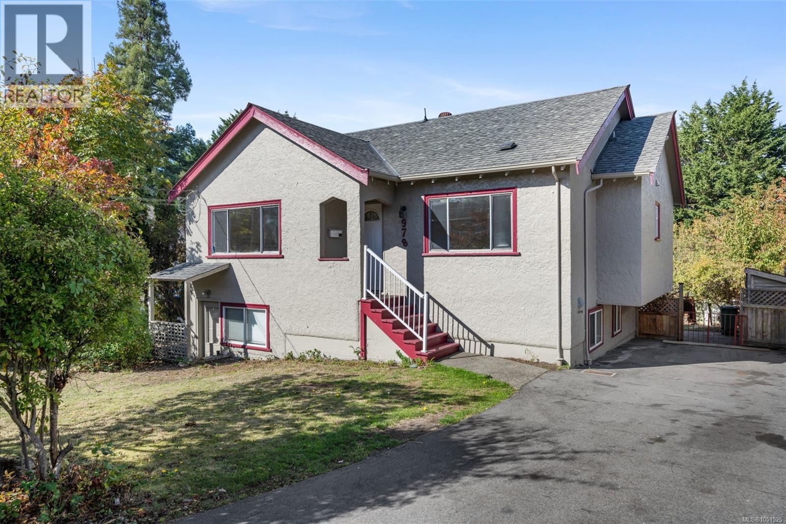 978 Lovat Ave