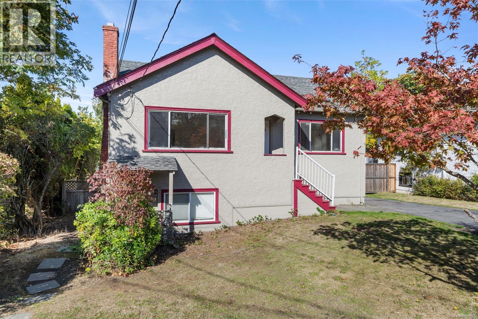 978 Lovat Ave