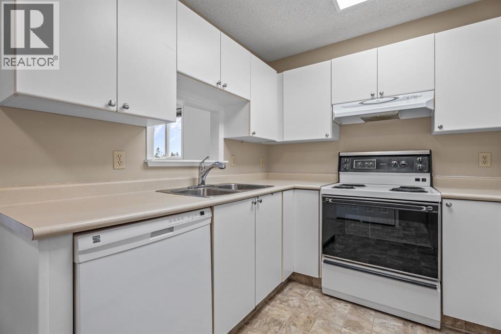 210, 102 Centre Court, Okotoks, Alberta  T1S 1Z7 - Photo 6 - A2352643