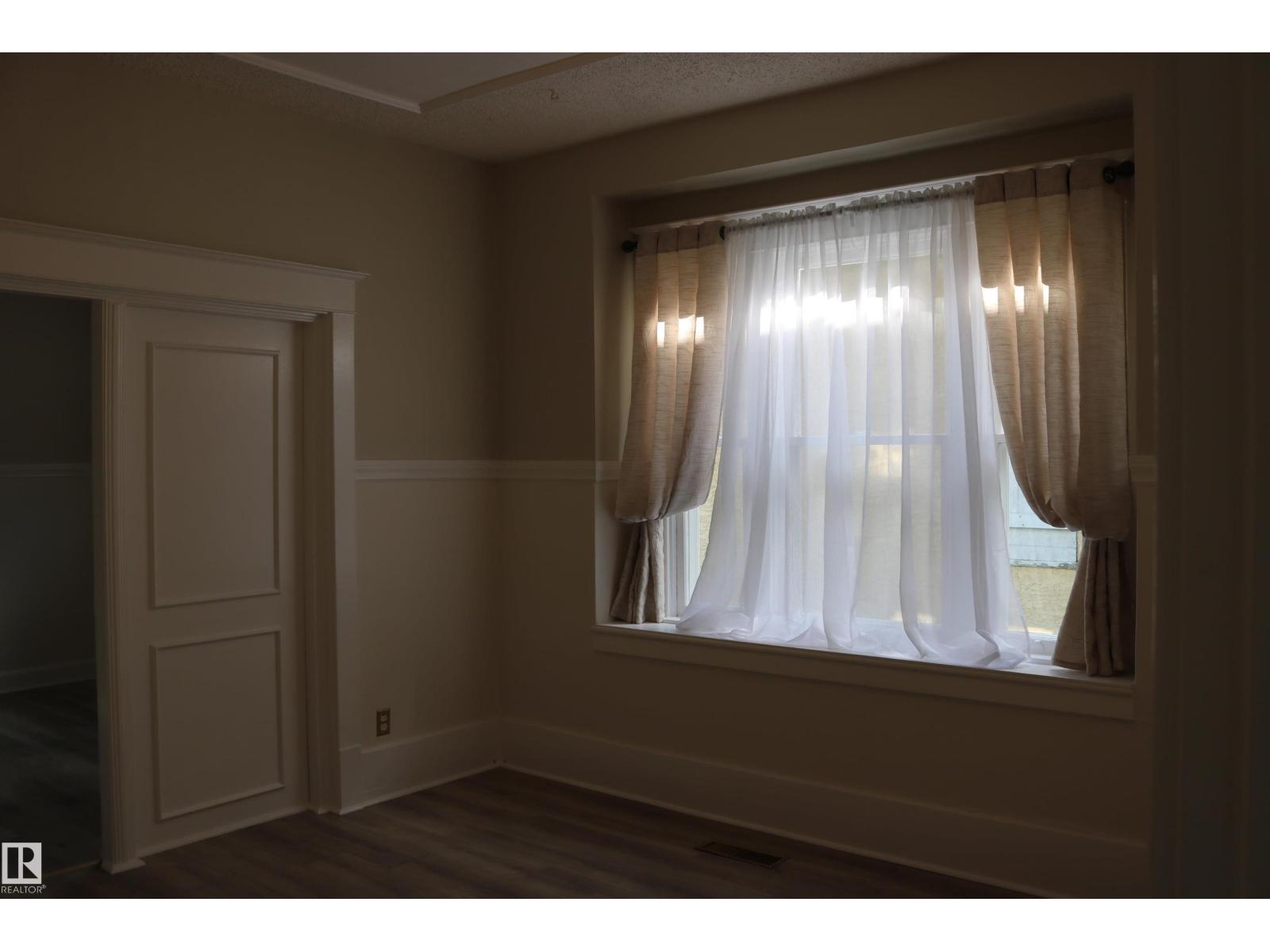 11624 82 ST NW