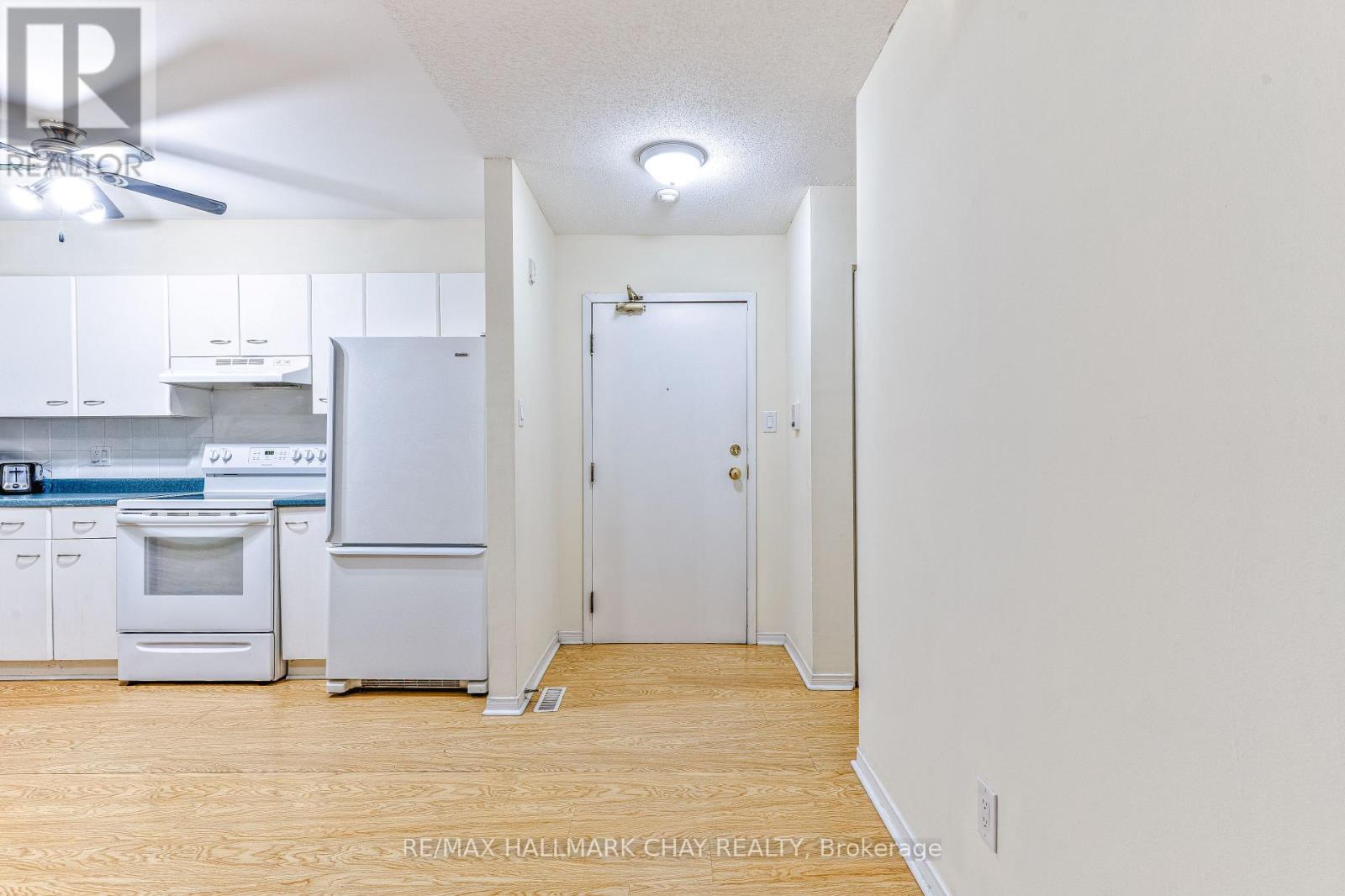 216 - 120 Bell Farm Road, Barrie (Alliance), Ontario  L4M 6J2 - Photo 6 - S14086748
