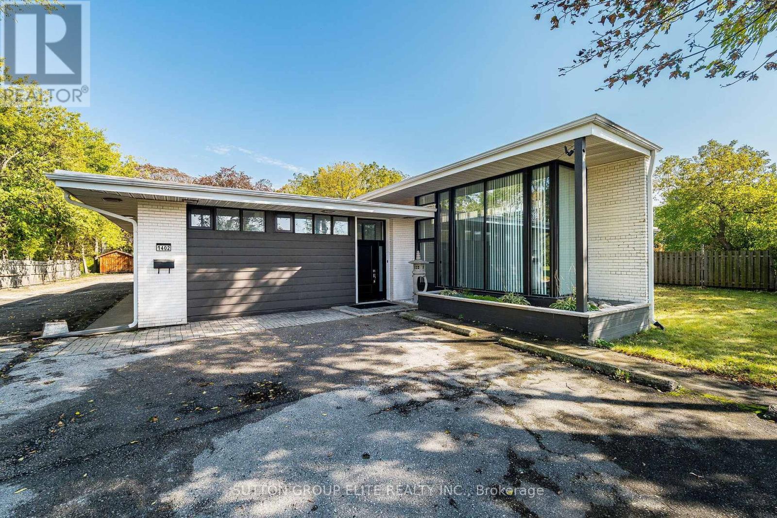 1402 South Service Road, Mississauga, Ontario  L5E 2P8 - Photo 2 - W14086872