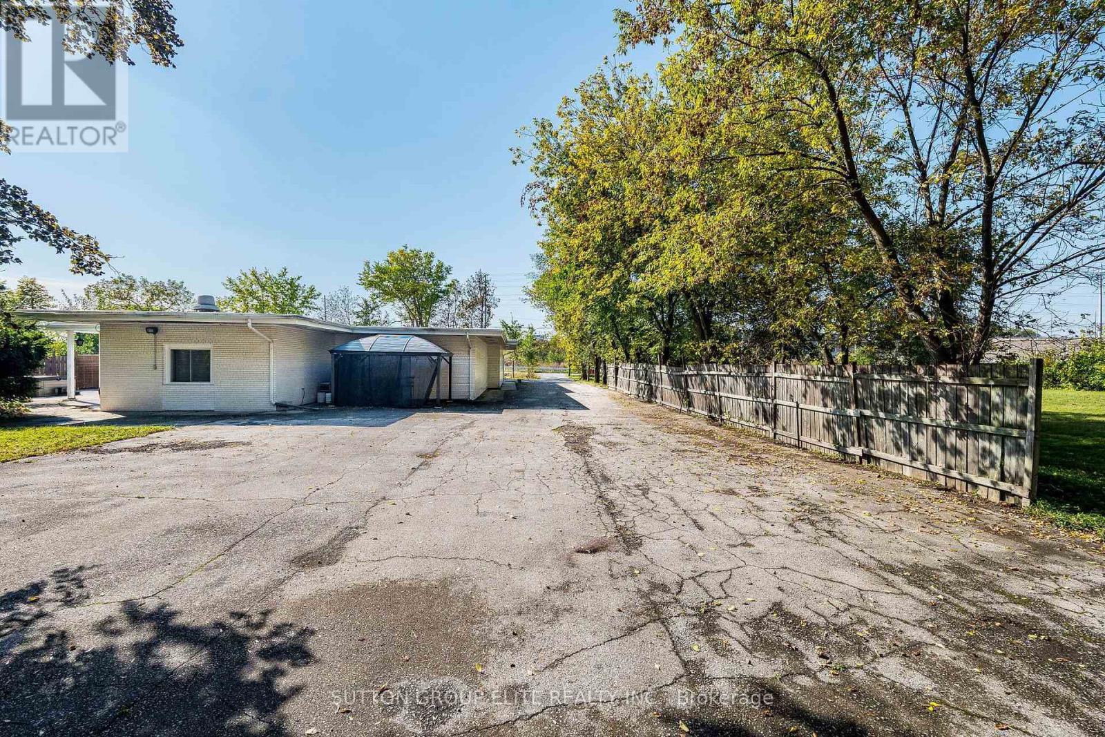 1402 South Service Road, Mississauga, Ontario  L5E 2P8 - Photo 44 - W14086872