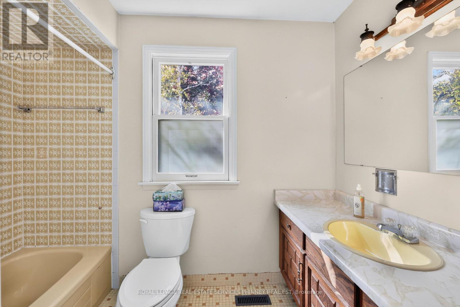 1353 Bunsden Avenue, Mississauga, Ontario  L5H 2B3 - Photo 19 - W14086974
