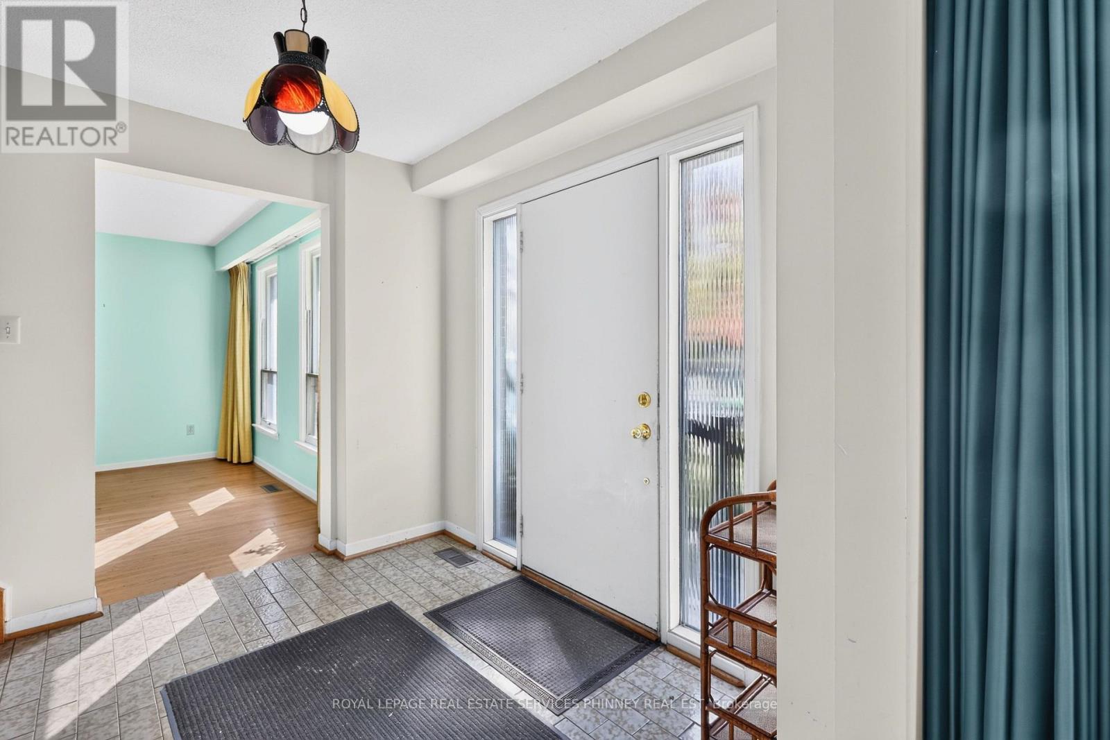 1353 Bunsden Avenue, Mississauga, Ontario  L5H 2B3 - Photo 4 - W14086974