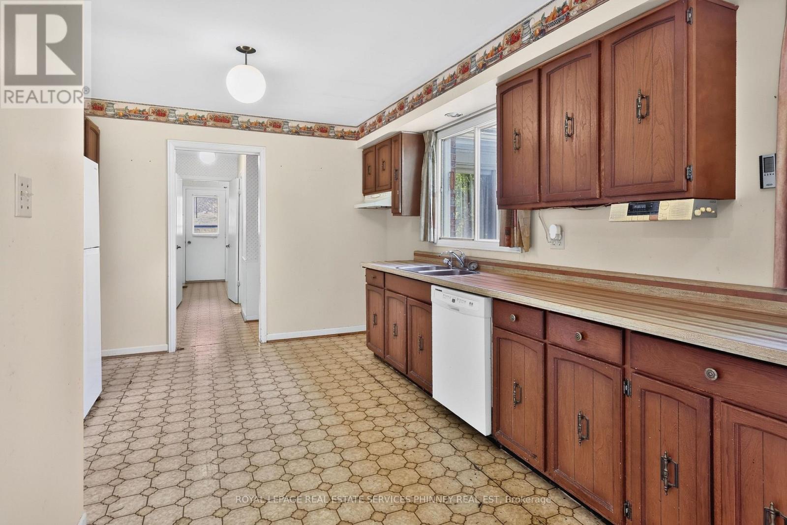1353 Bunsden Avenue, Mississauga, Ontario  L5H 2B3 - Photo 8 - W14086974