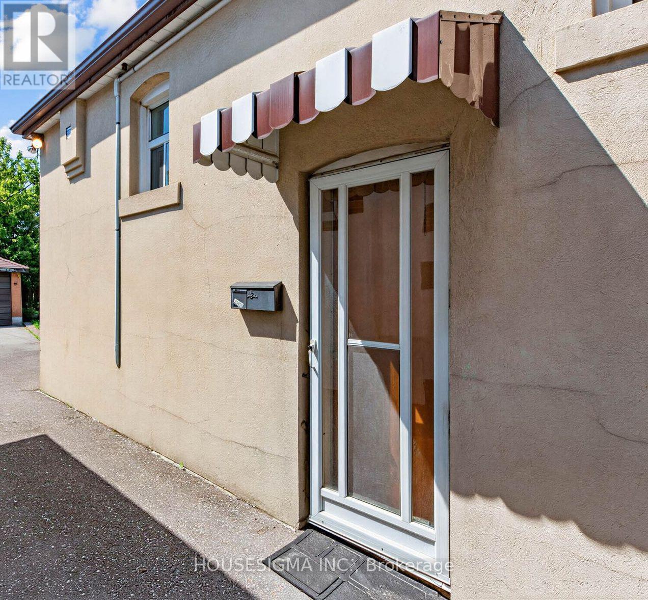491 Hopewell Avenue, Toronto, Ontario  M6E 2S5 - Photo 21 - W13648560