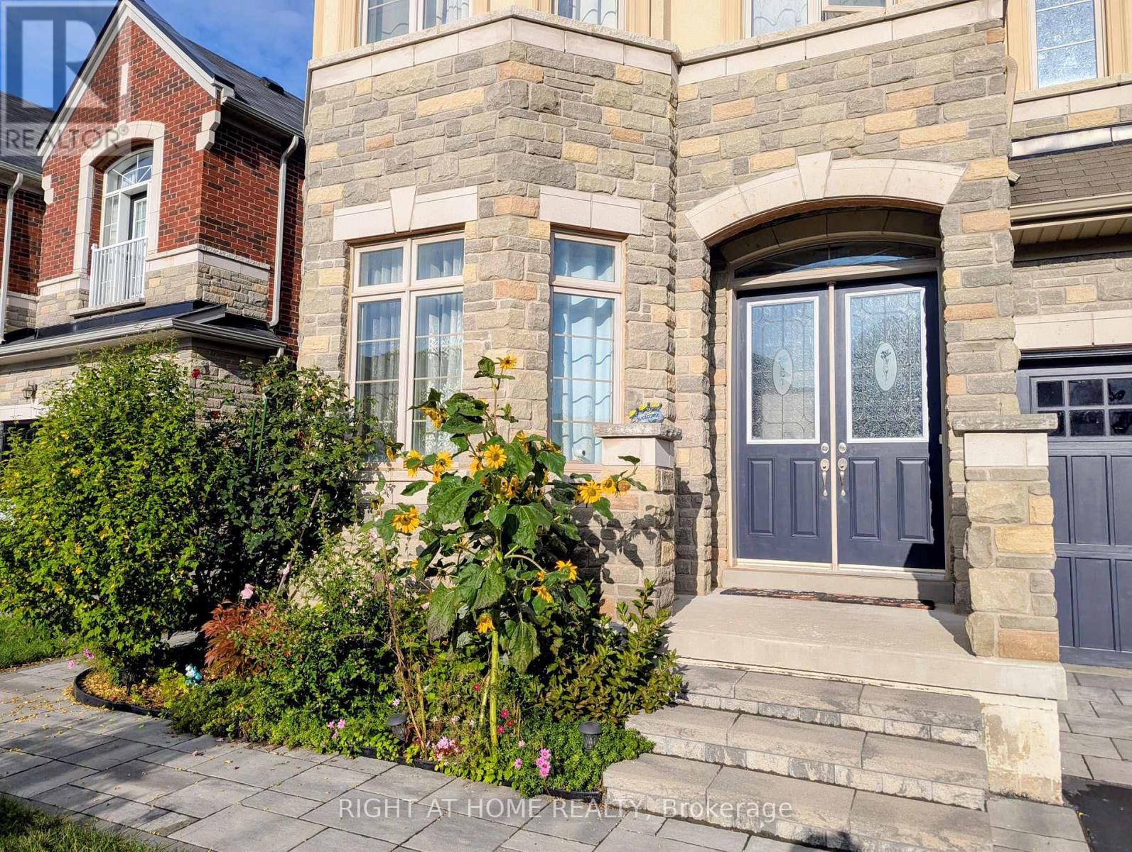 247 Humphrey Street, Hamilton, Ontario  L8B 1X4 - Photo 2 - X14086854