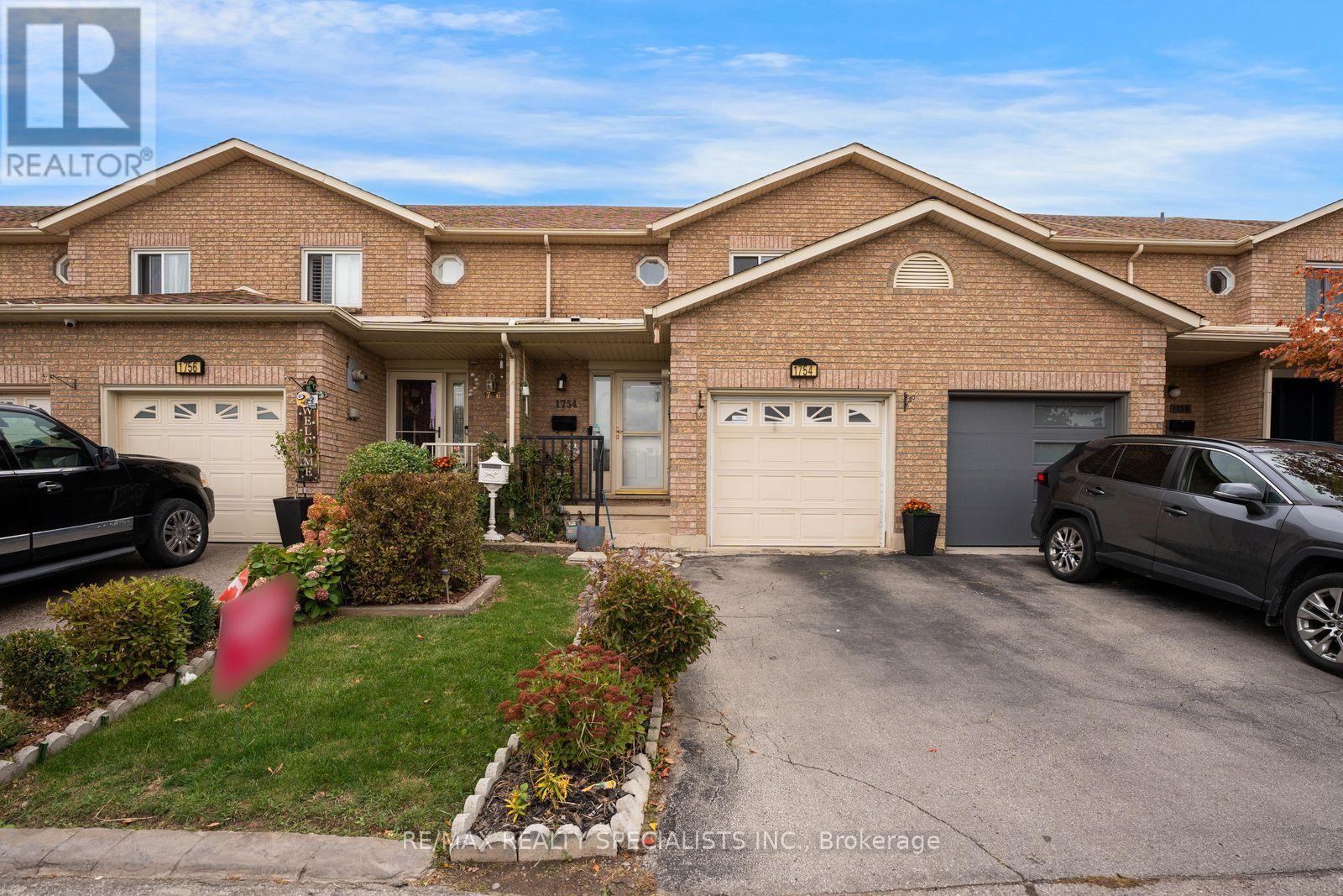 1754 UPPER GAGE AVENUE, Hamilton, Ontario