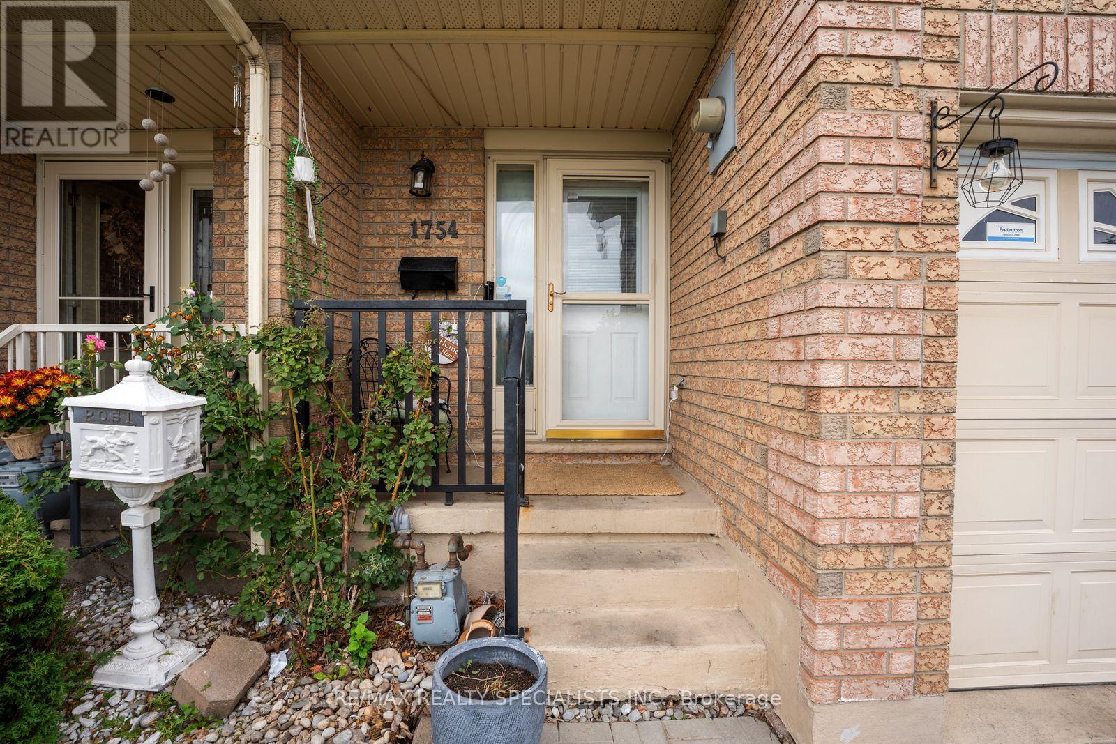 1754 Upper Gage Avenue, Hamilton, Ontario  L8W 3W3 - Photo 3 - X14084078