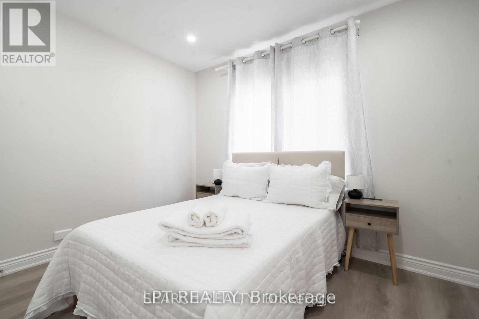 1079 Deta Road, Mississauga, Ontario  L5E 2R6 - Photo 19 - W14083750