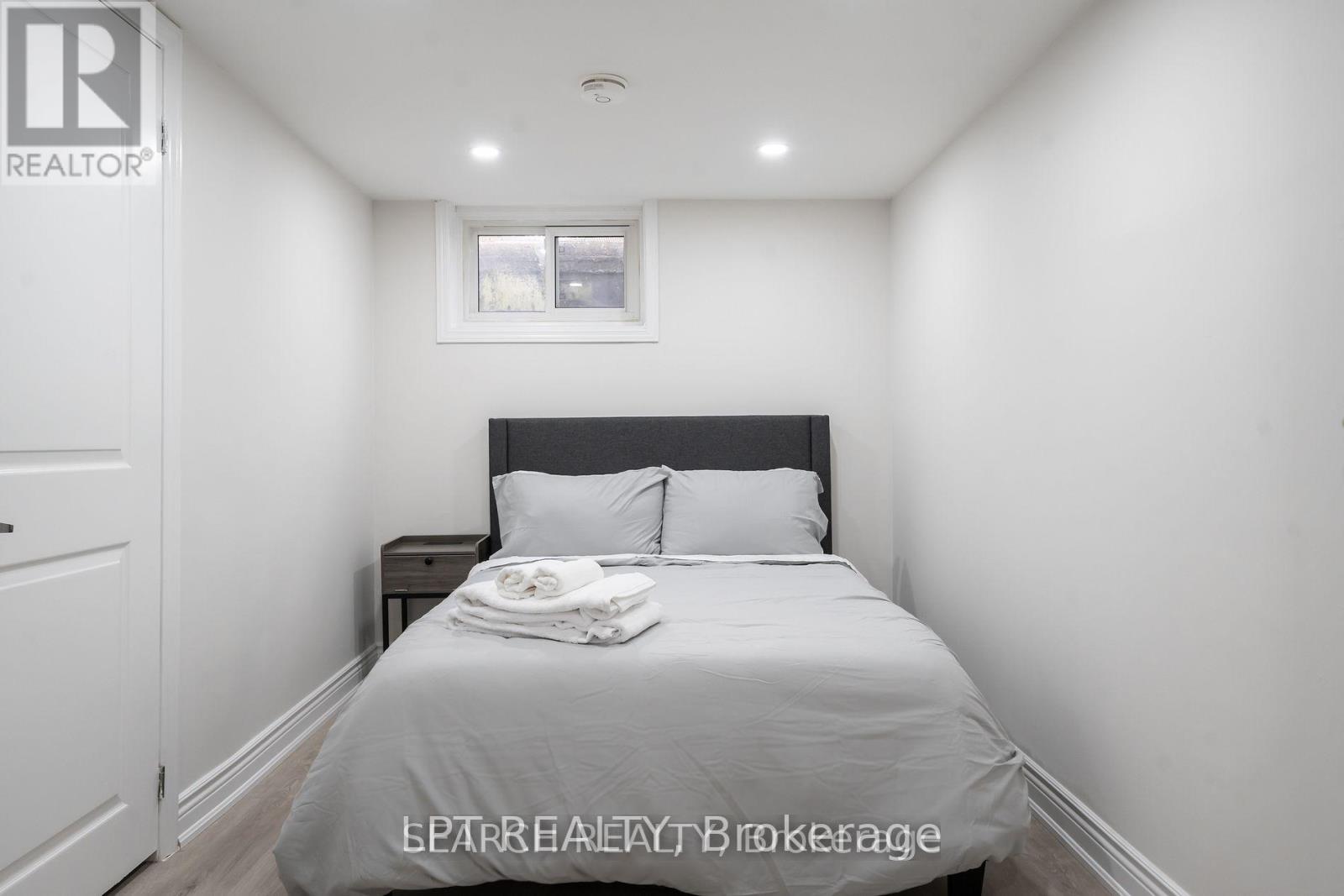 1079 Deta Road, Mississauga, Ontario  L5E 2R6 - Photo 24 - W14083750