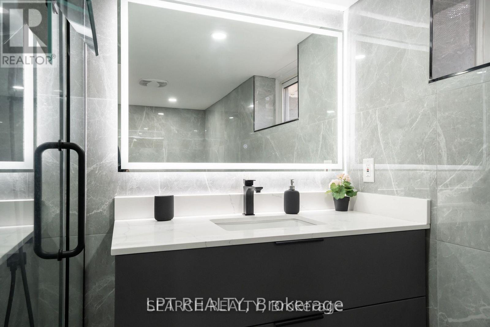 1079 Deta Road, Mississauga, Ontario  L5E 2R6 - Photo 25 - W14083750