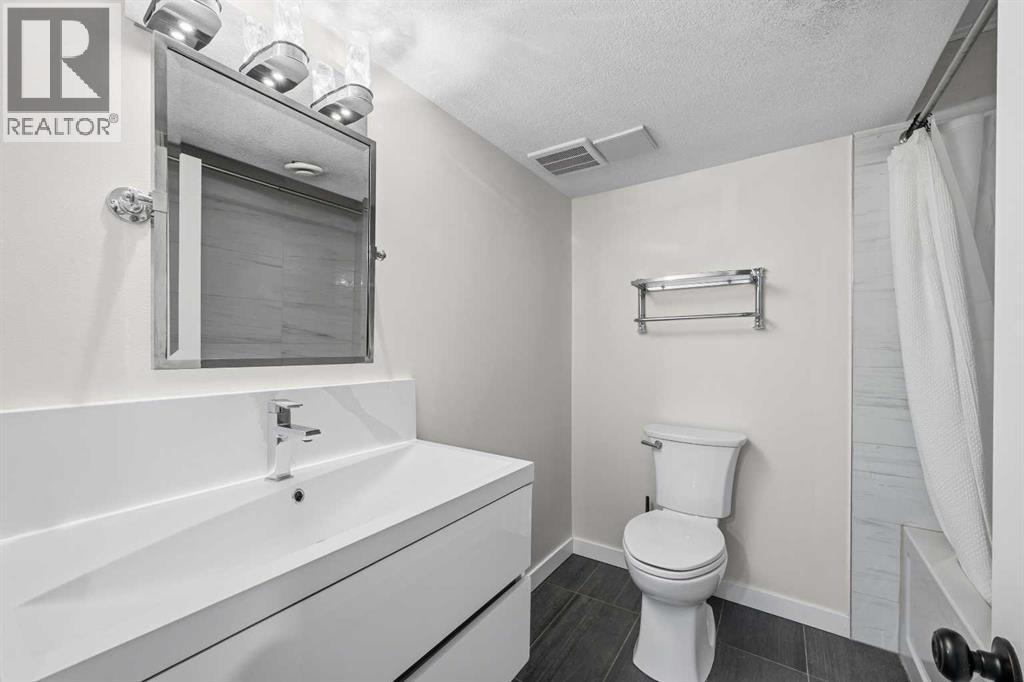 125 Seagreen Passage, Chestermere, Alberta  T1X 0G5 - Photo 36 - A2350720