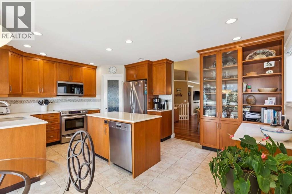 121 Sierra Morena Green Sw, Calgary, Alberta  T3H 3E4 - Photo 11 - A2352019