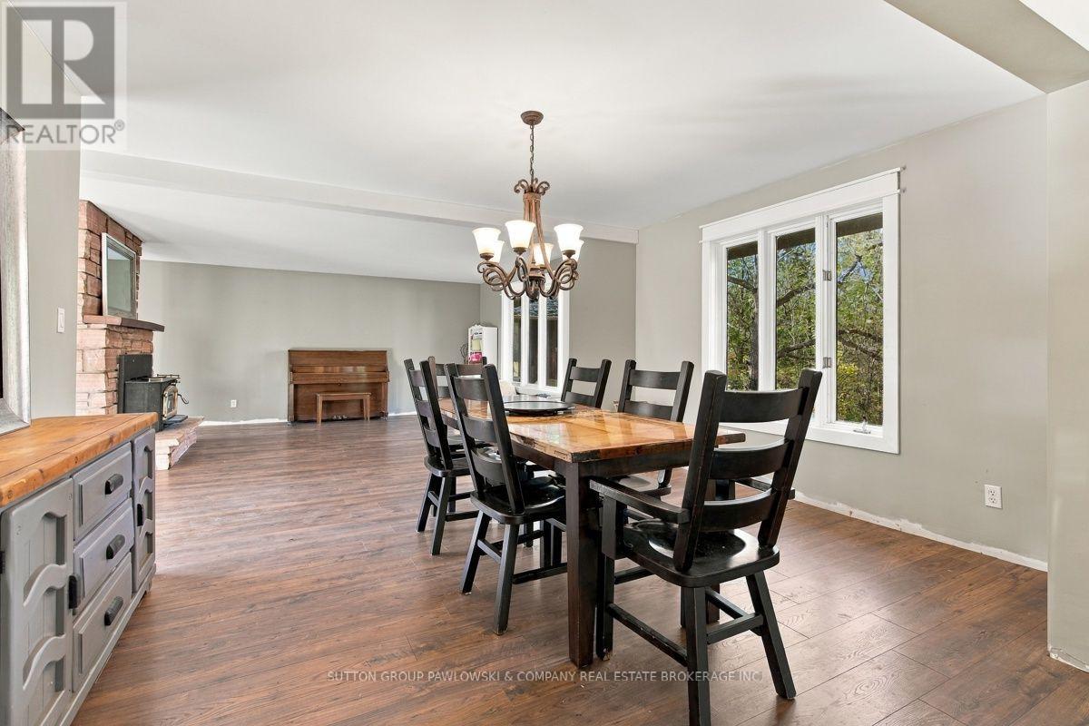 2174 Parkhill Drive, North Middlesex, Ontario  N0M 2K0 - Photo 13 - X14087106