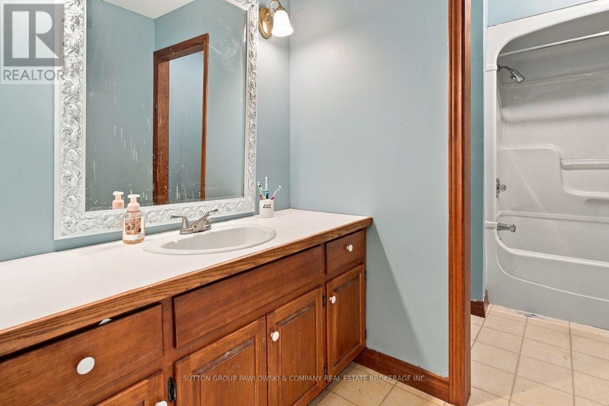 2174 Parkhill Drive, North Middlesex, Ontario  N0M 2K0 - Photo 37 - X14087106