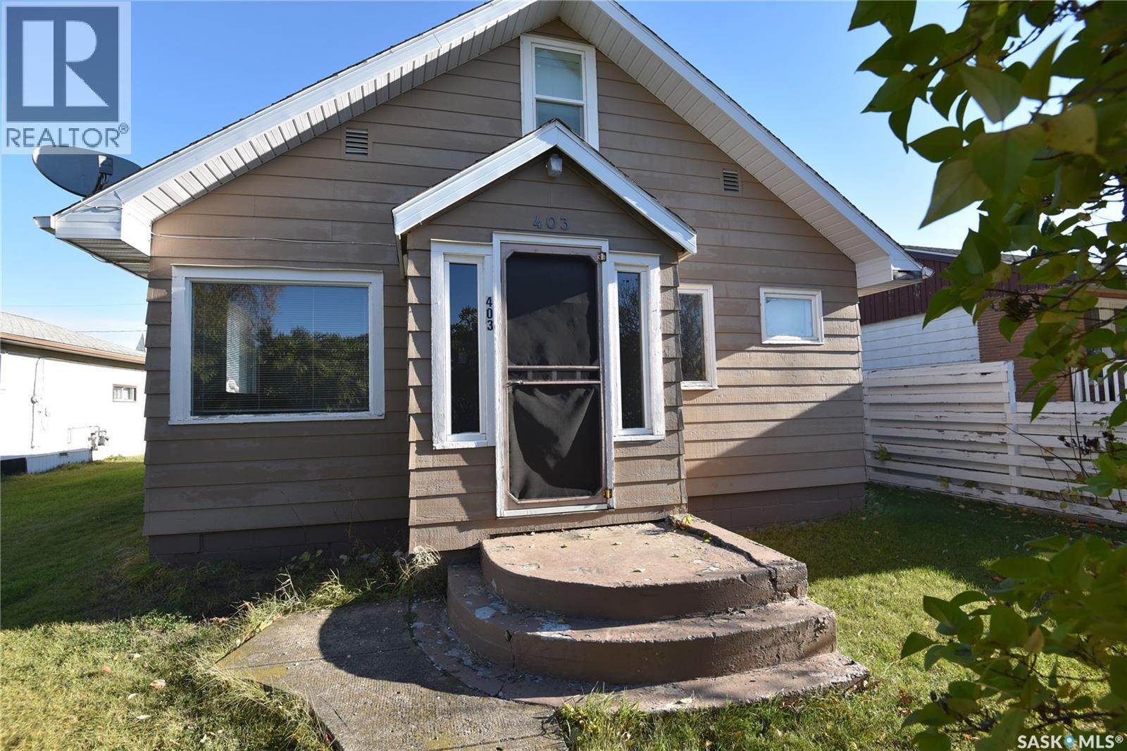 403 2nd Street W, Nipawin, Saskatchewan S0E 1E0 - Photo 1 - SK044492