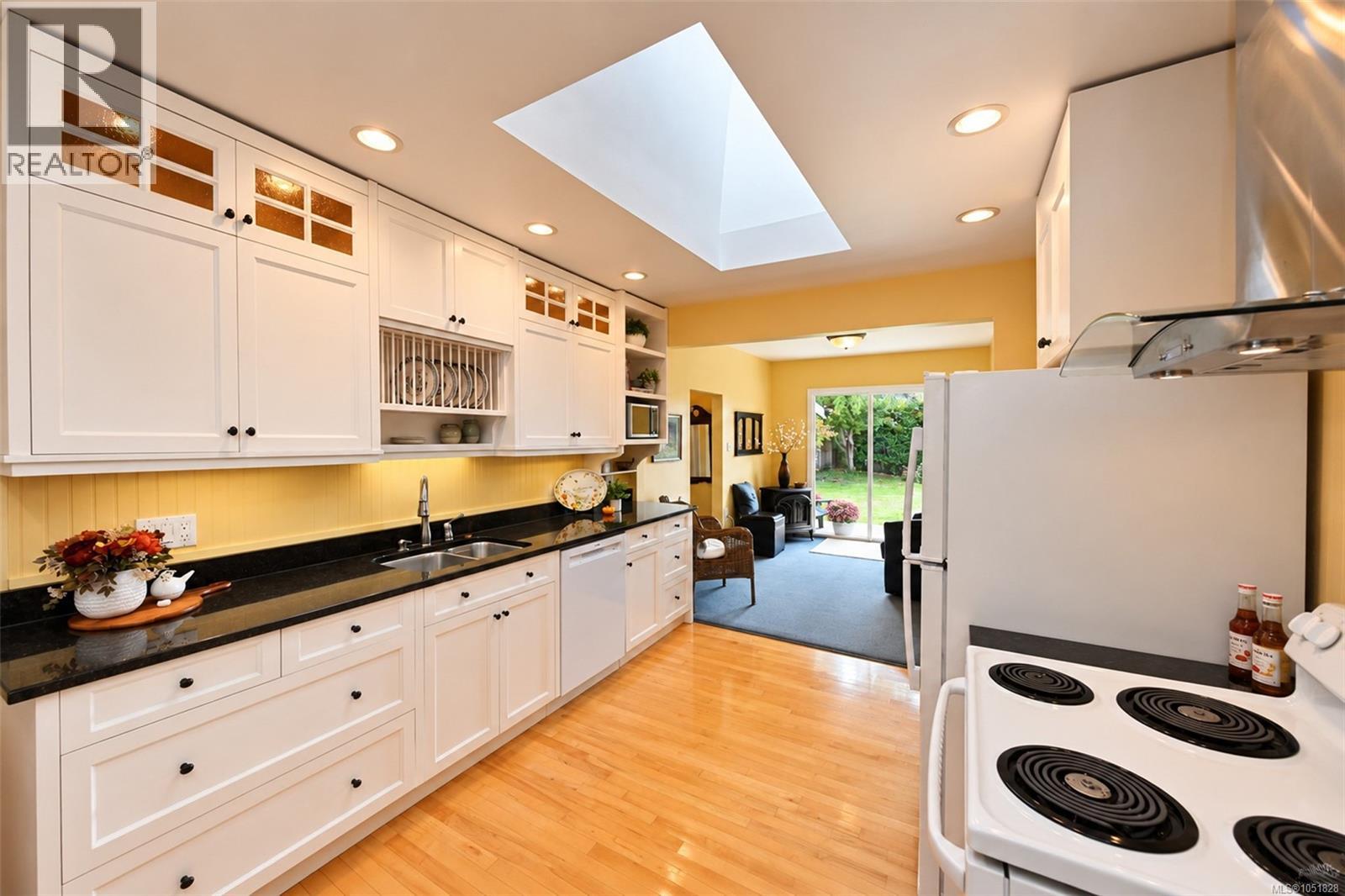 1635 Fairfield Rd, Victoria, British Columbia  V8S 1G4 - Photo 12 - 1051828