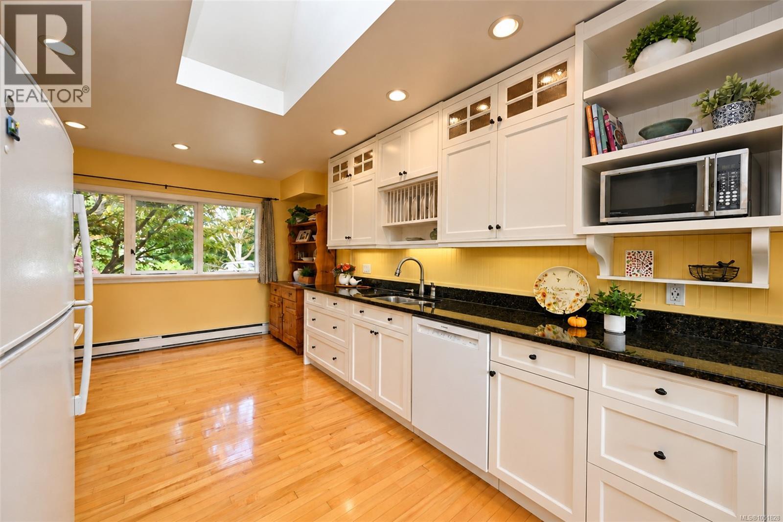 1635 Fairfield Rd, Victoria, British Columbia  V8S 1G4 - Photo 16 - 1051828
