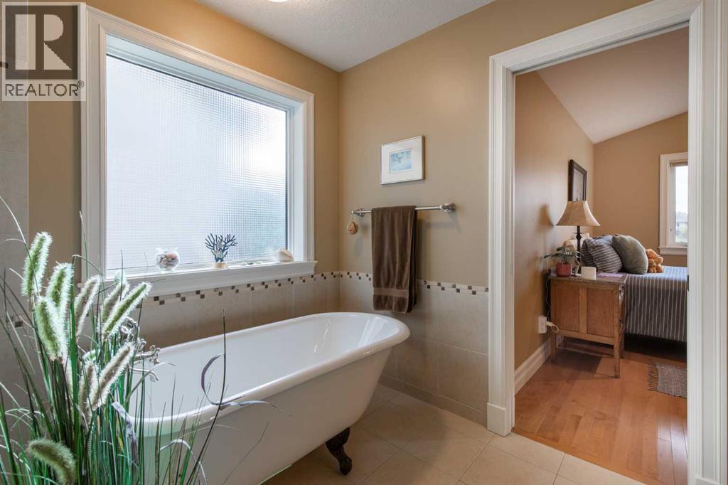 4 Canyoncrest Point W