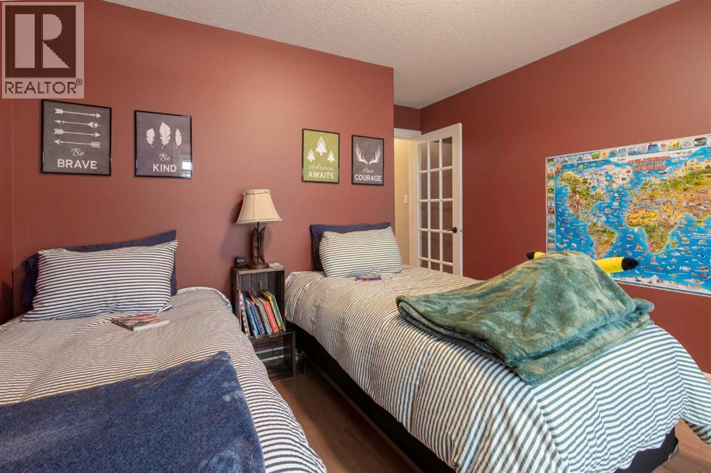 4 Canyoncrest Point W